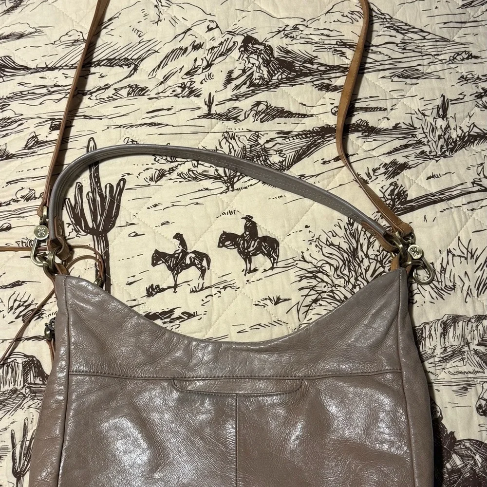 Chic Leather HOBO Shoulder Bag in Taupe - Picture 2 of 7
